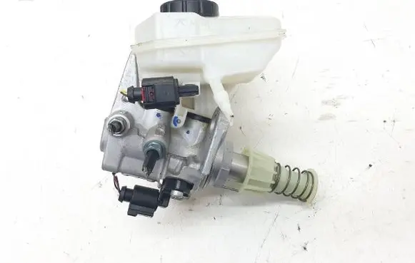 Master brake cylinder