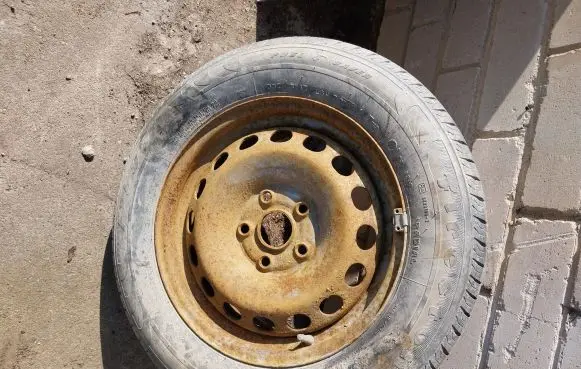Volkswagen Caddy R15 spare wheel 