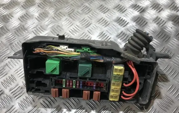 Ford Fiesta Fuse box set 96fg14a481ab