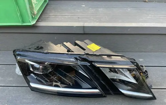 Skoda Octavia Mk3 (5E) Headlight/headlamp 5E1941016D 0423200 15A6369