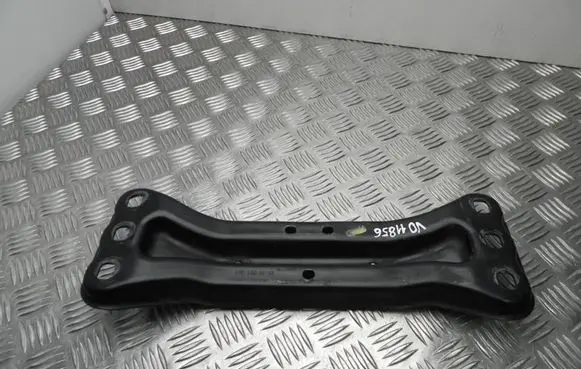 Mercedes-Benz C AMG W204 Engine mounting bracket A2042420901 VD11856