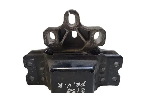 Volkswagen PASSAT B6 Engine mount bracket 3C0199555