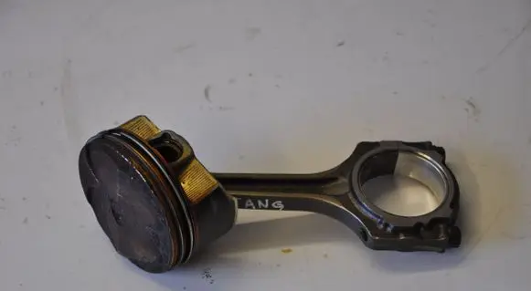Ford Mustang VI Piston with connecting rod