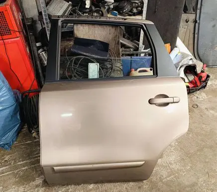 Nissan Note (E11) Rear door C30g