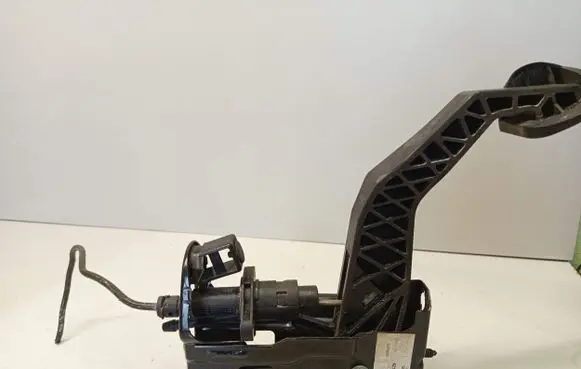 Audi A2 Clutch pedal 8Z1721059