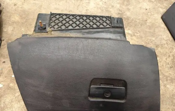 BMW 5 E39 Glove box 