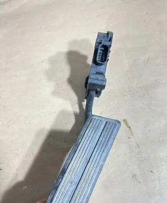 Chrysler Voyager Accelerator throttle pedal 04861650ab 028689 030942