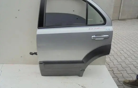 KIA Sorento Rear door