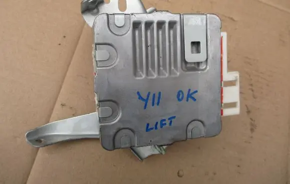 Toyota Yaris Power steering control unit/module 899500D160 6900001831 1129003032