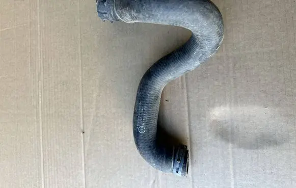 Audi Q5 SQ5 Engine coolant pipe/hose 8R0122101Q