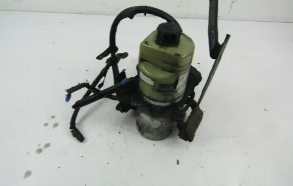 Ford Focus C-MAX Power steering pump 3M513K514