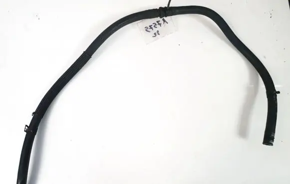 Volkswagen PASSAT B5.5 Engine coolant pipe/hose
