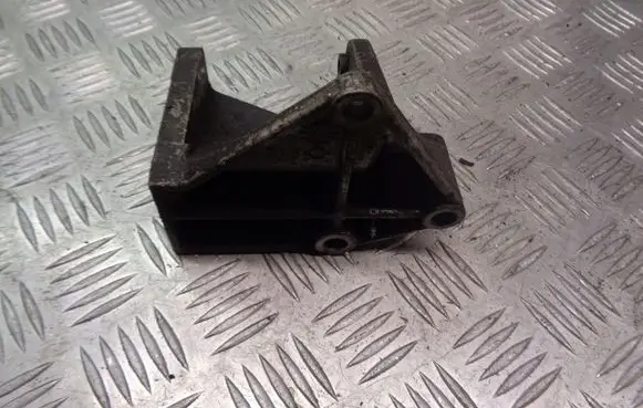 Nissan Almera Tino Generator/alternator bracket 