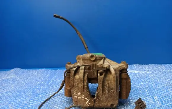Mercedes-Benz E W211 Front brake caliper 28X295