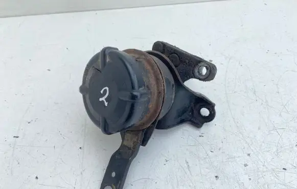 Toyota Avensis T220 Engine mount bracket