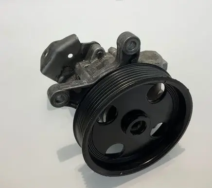 Mercedes-Benz E W211 Power steering pump 