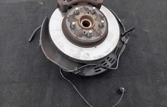 Toyota Prius (XW50) Front wheel hub