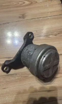 Ford C-MAX II Engine mounting bracket