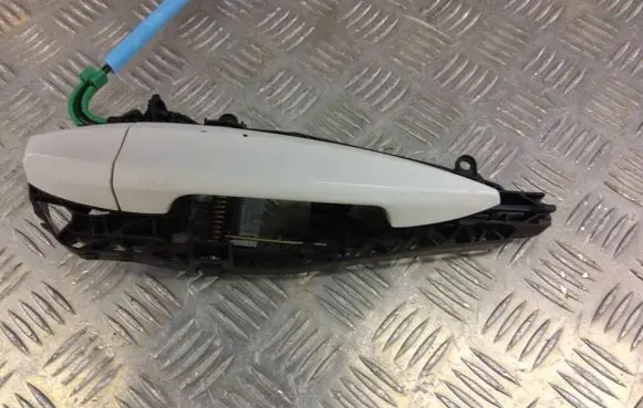 BMW X1 F48 F49 Front door exterior handle/bracket 7401211