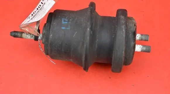 Engine mount vacuum valve