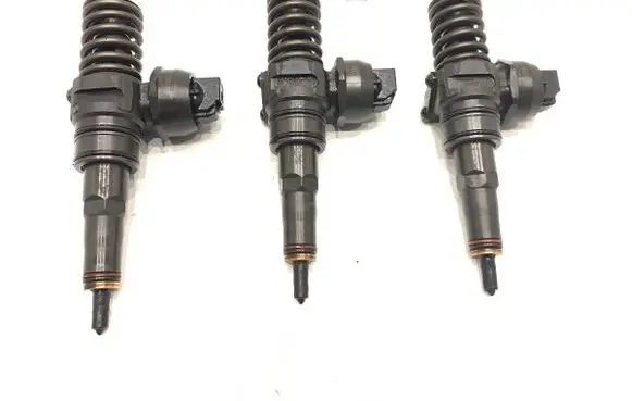 Volkswagen Fox Fuel injectors set 038130073AG