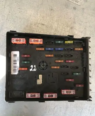 Volkswagen PASSAT B6 Fuse module 3C0937125 63592777