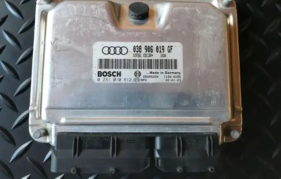 Volkswagen PASSAT B5.5 Engine control unit/module 038906019GF 0281010812 EDC15P