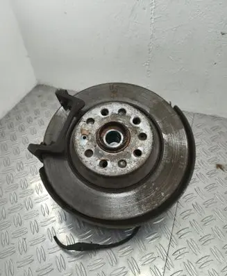Rear wheel hub