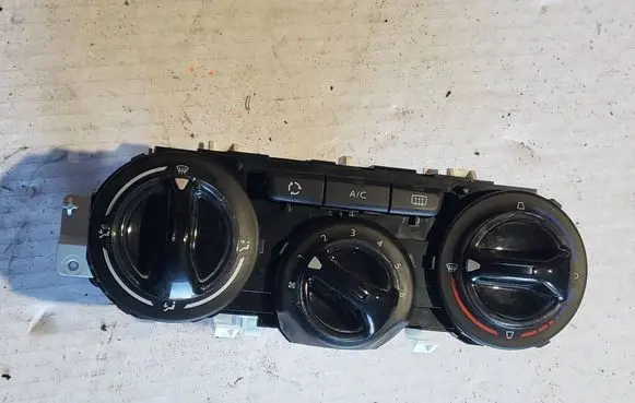 Peugeot 208 I Climate control unit 96722483ZD