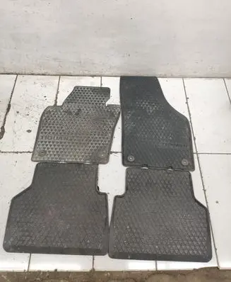 Volkswagen Tiguan Car floor mat set 5N0061511 5N1061501