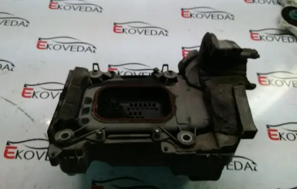 Volkswagen Touran I Intake resonator 03C145650B