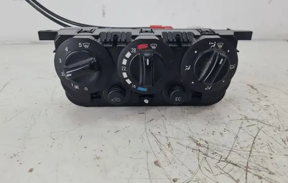 Mercedes-Benz A W168 Climate control unit 1688302085