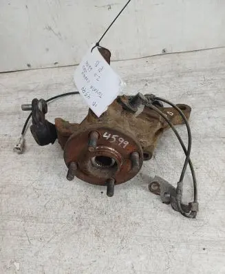 Toyota Corolla Verso E121 Front wheel hub 