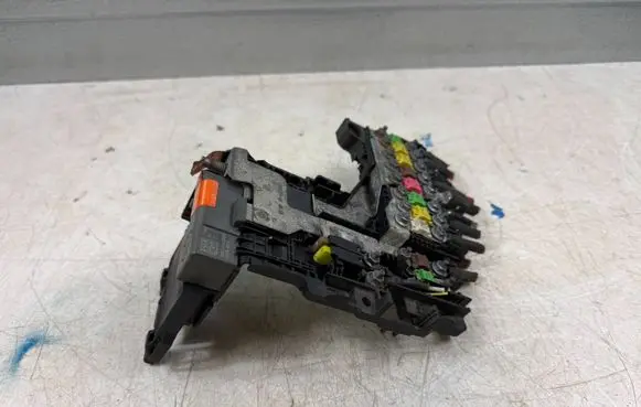 Citroen DS5 Fuse module 9665878380