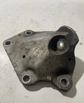 BMW 5 E60 E61 Engine mounting bracket 6776669 94168110 SLAFGNT36