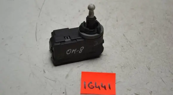 Headlight level adjustment motor