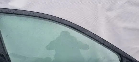 Volvo S60 Front door window glass four-door