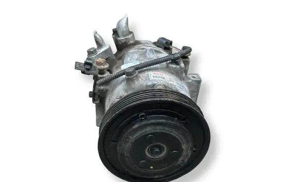 KIA Carens III Air conditioning (A/C) compressor (pump) 97701A4500