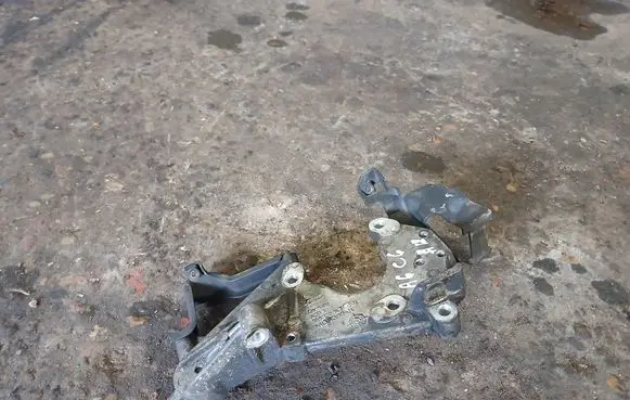 Audi A6 S6 C6 4F Engine mounting bracket 