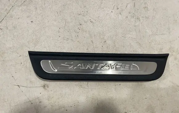 Hyundai Santa Fe Rear sill trim cover 85877S1500