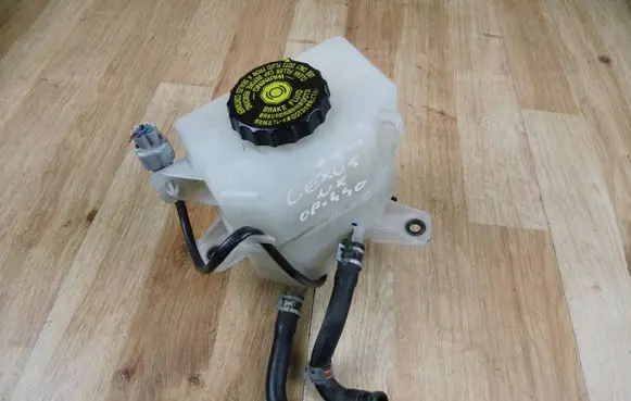Lexus NX Brake fluid reservoir 4727047030