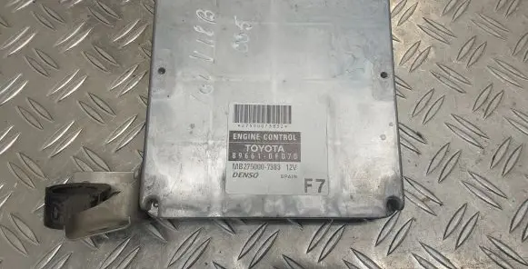 Toyota Corolla Verso E121 Engine control unit/module 896610F070