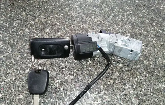 Citroen C4 I Ignition lock 9649781080