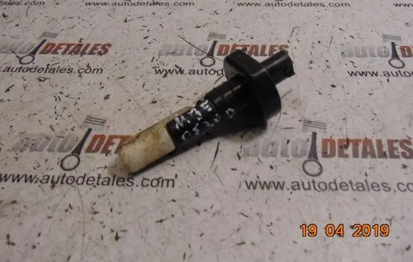 Mercedes-Benz E W211 Windshield washer fluid level sensor A2205400045