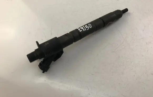 Volvo XC70 Fuel injector 31272690
