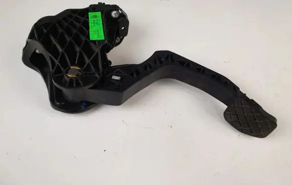 Volkswagen Jetta V Clutch pedal 1K0721388J 1K1721059