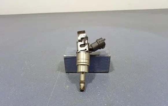 Alfa Romeo 159 Fuel injector 0261500022