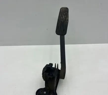 Volvo V70 Accelerator throttle pedal 30683514