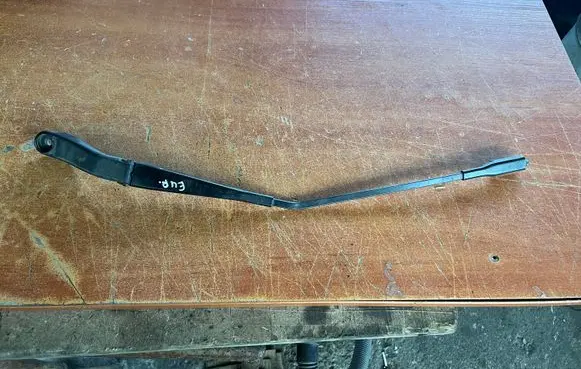 Mercedes-Benz B W245 Front wiper blade arm A1698200140