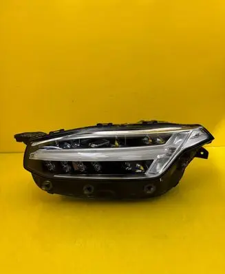 Volvo XC90 Headlight/headlamp 31655709